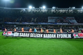 rams-basaksehir-galatasaray-maci-oncesinde-filistin-icin-siir-okundu-zRdQ8hZC.jpeg
