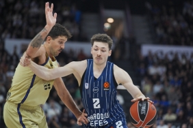 anadolu-efes-son-nefeste-barcelonayi-devirdi-e1puuqUF.jpg