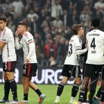 besiktas-fenerbahce-derbisinde-kirmizi-kartlar-havada-ucustu-sergen-yalcin-cildirdi-vfXbZrQm.jpg