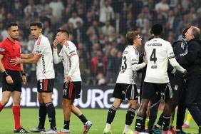 besiktas-fenerbahce-derbisinde-kirmizi-kartlar-havada-ucustu-sergen-yalcin-cildirdi-vfXbZrQm.jpg