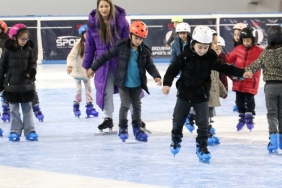 erzurumda-ilkokul-ogrencileri-buz-uzerinde-yeteneklerini-kesfediyor-pyLXqwBb.jpg