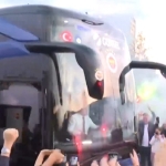 fenerbahce-kafilesi-derbi-icin-tupras-stadina-hareket-etti-GqNIquKP.jpeg