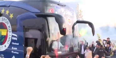 fenerbahce-kafilesi-derbi-icin-tupras-stadina-hareket-etti-GqNIquKP.jpeg