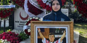 naim-suleymanoglu-vefatinin-8-yilinda-kabri-basinda-anildi-hqnieyad.jpg