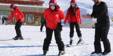 hakkarideki-genclik-kampinda-yaklasik-8-bin-ogrenci-kayakla-tanisti-XYveJl1T.jpg