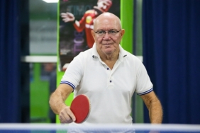 veteran-masa-tenisci-kasapoglu-50-yillik-deneyimini-cocuklara-aktariyor-N398lqUu.jpg