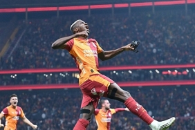 victor-osimhen-galatasarayi-sirtliyor-o-siralamada-yerini-aldi-fXeSFuIP.jpeg
