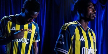 anthony-musaba-resmen-fenerbahcede-45-yillik-imzayi-atti-HnNphrNS.jpg