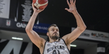 besiktasli-ante-zizic-ameliyat-edildi-wGrwTfz5.jpg