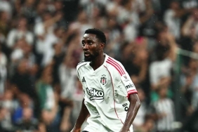 besiktastan-wilfred-ndidi-icin-kritik-karar-ajaxa-transferi-vQbUrihL.jpeg