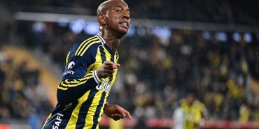 fenerbahcenin-golcusu-anderson-talisca-takimin-skor-yukunu-cekiyor-k4aPBFC1.jpg