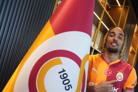 galatasaray-sacha-boey-transferini-video-ile-duyurdu-36799zw8.jpeg
