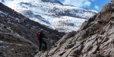 cocukluk-tutkusu-daglarin-zirvelerine-yaklasik-150-tirmanis-yapti-SXSr7Oeb.jpg