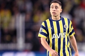 emre-mor-gumruke-ZBfhBYdu.jpeg