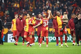 galatasaraydan-liverpool-maci-icin-dev-prim-dudak-ucuklatan-rakam-3vQhKOCk.jpeg